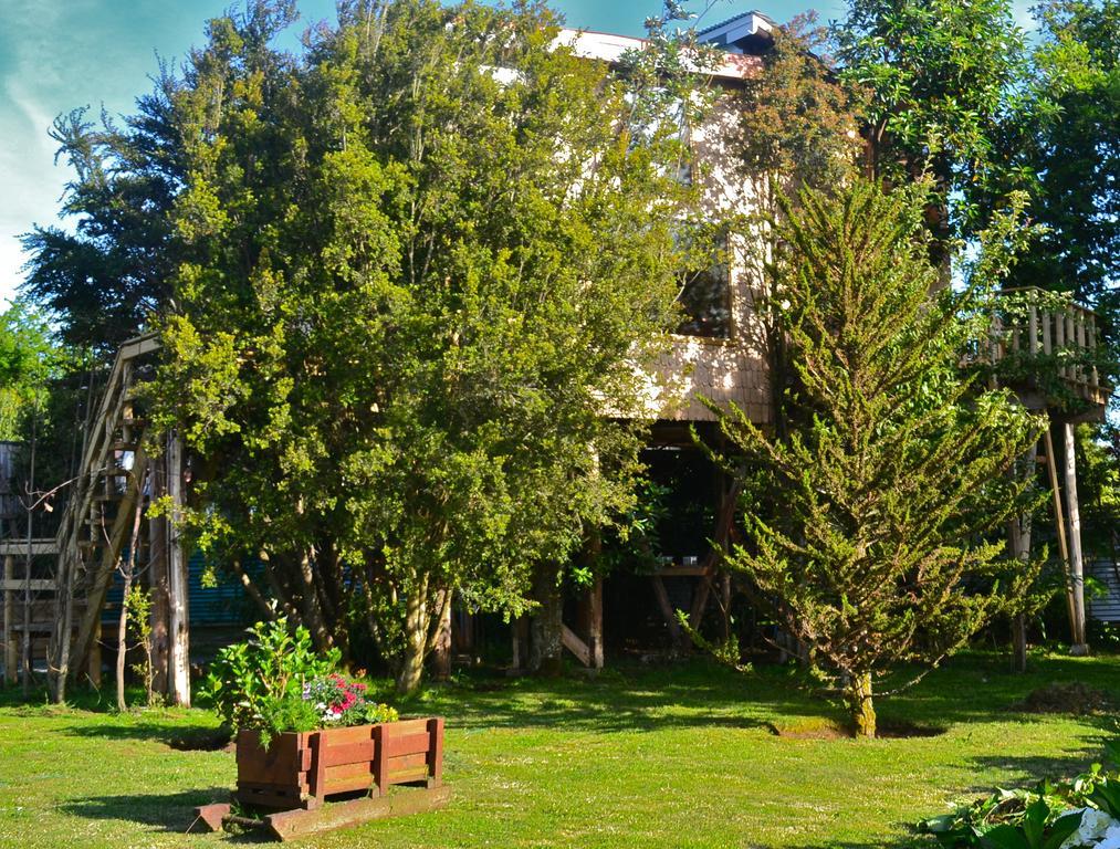 La Casa Del Arbol De Chiloe Villa Castro Exterior photo